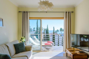 BnB Homes Ocean view Apartment with sunbathing Terrace, 2 Swimming pools & Tennis court